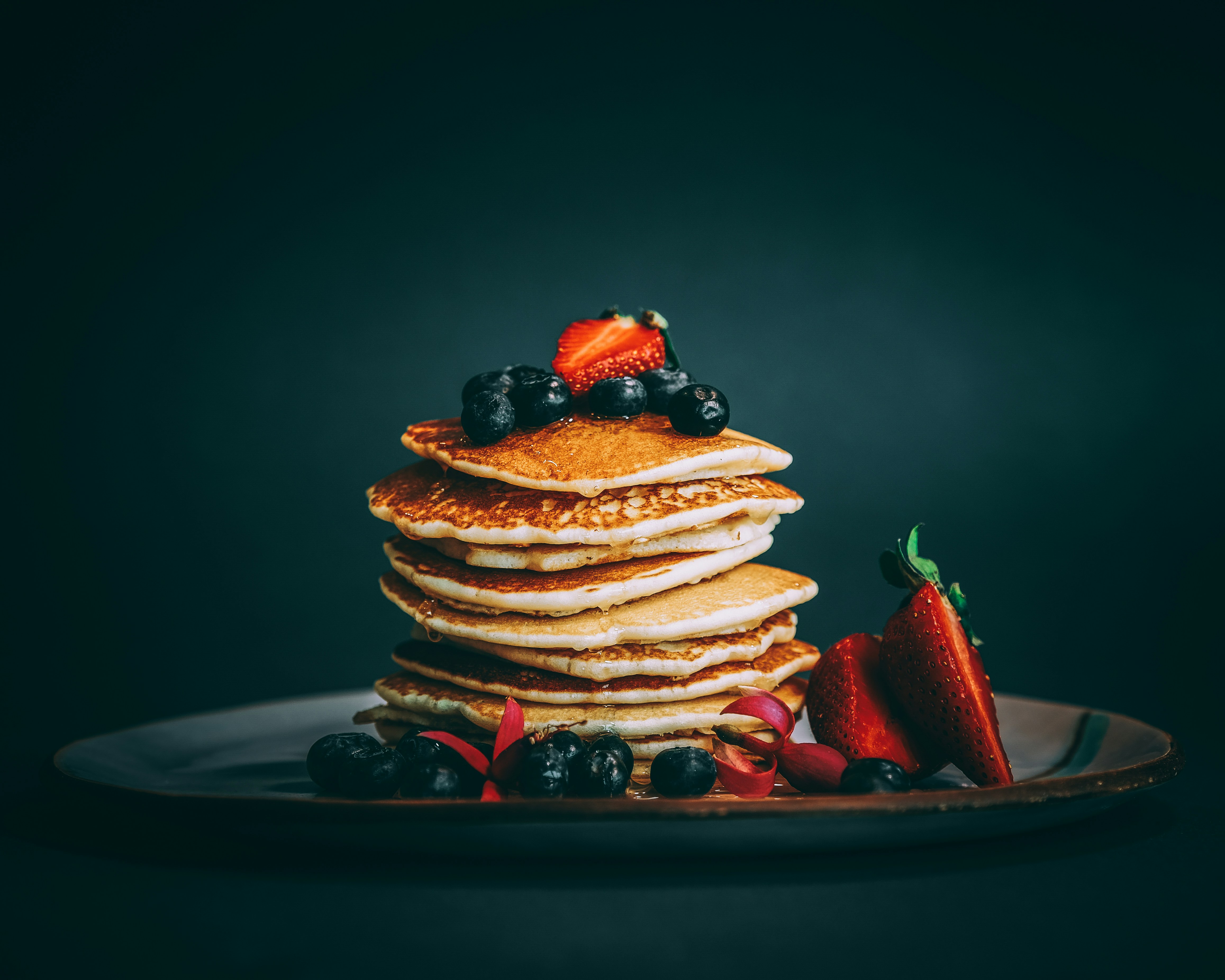Amerikanische Pancakes mit Früchten